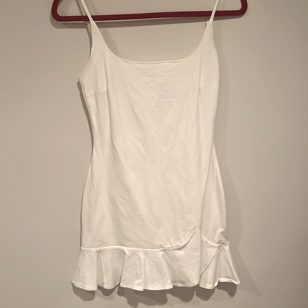 Short white cotton fitted dress!
